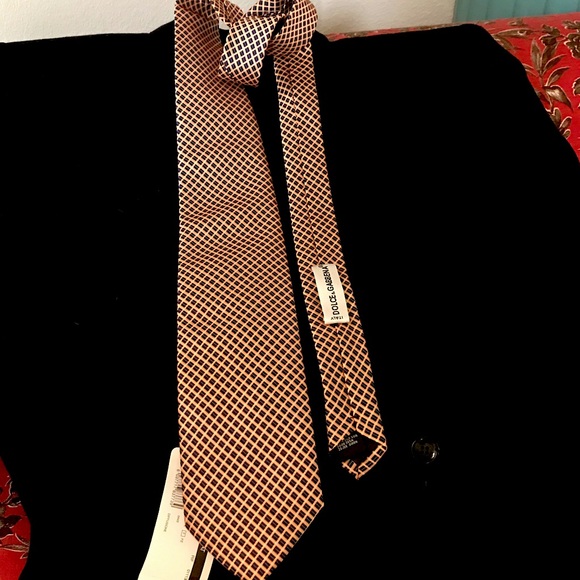 GIFTABLE🎁DOLCE & GABBENA SILK CREVAT (TIE) NEW IN BOX WITH TAGS RETAIL $700. - Picture 2 of 16